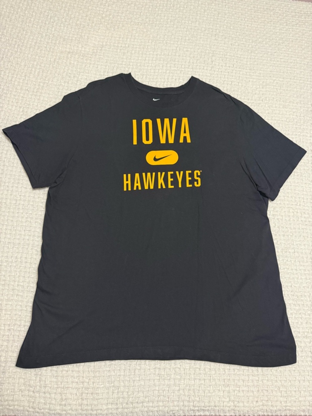 Nike Tee University of Iowa Hawkeyes.  Men’s XXL.  Back.  Great condition